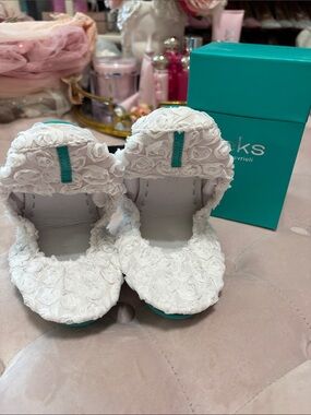 Tieks White Lace Floral Ballet Flats with Teal Accents
